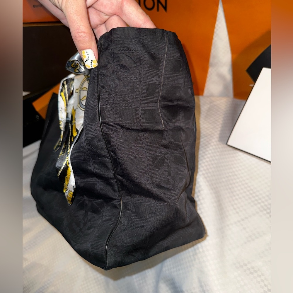 Chanel Travel Line Black Logo embossed Tote Bag. Twilly/Scarf. Charm. Dust Bag - Picture 8 of 12